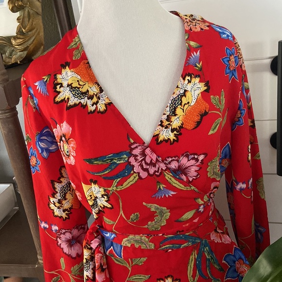 Romeo & Juliet Couture classy wrap deep V neck dress EUC - Picture 2 of 9